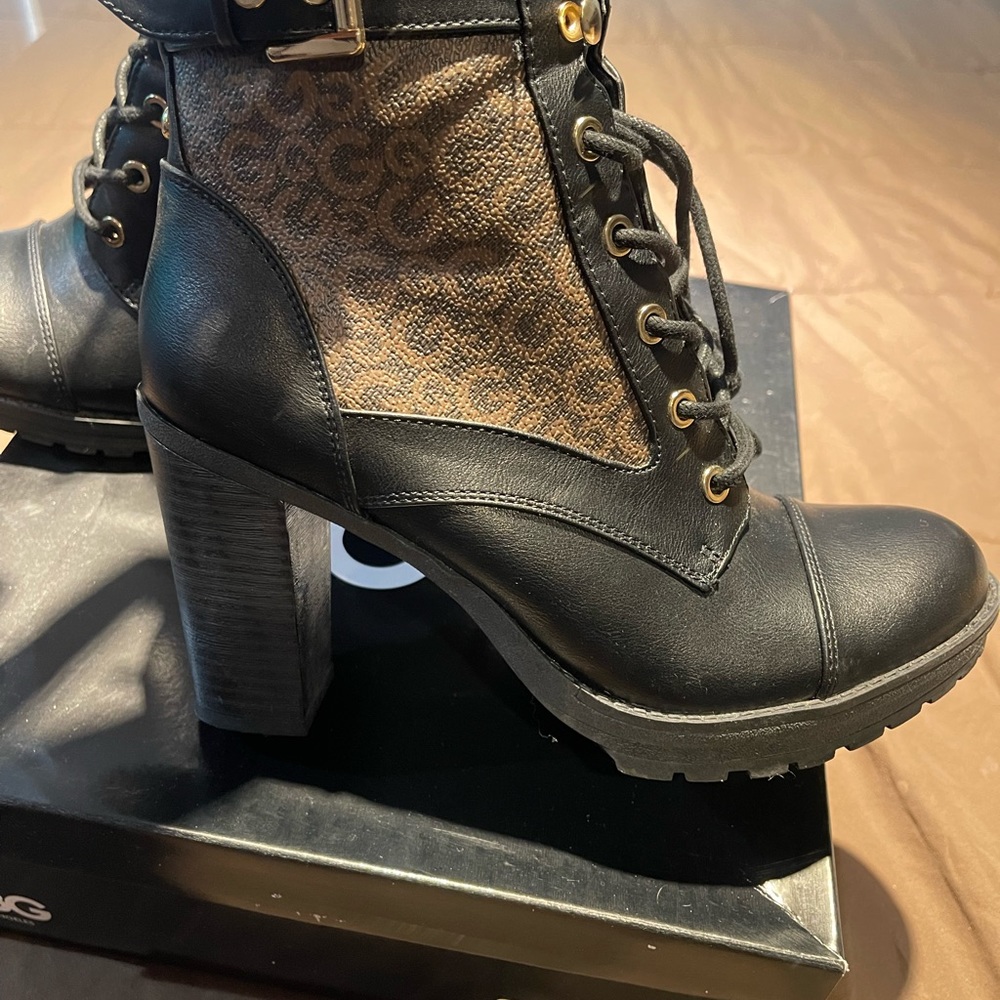 Shoes - Picture 3 of 9